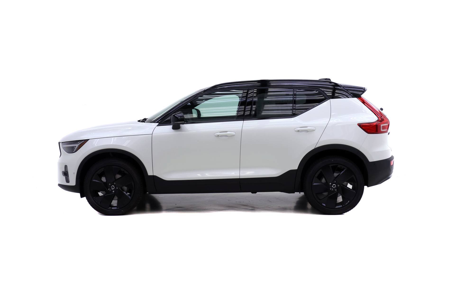 New 2026 Volvo XC40 B5 Ultra w/ Protection Package Premier AWD/4WD image 3