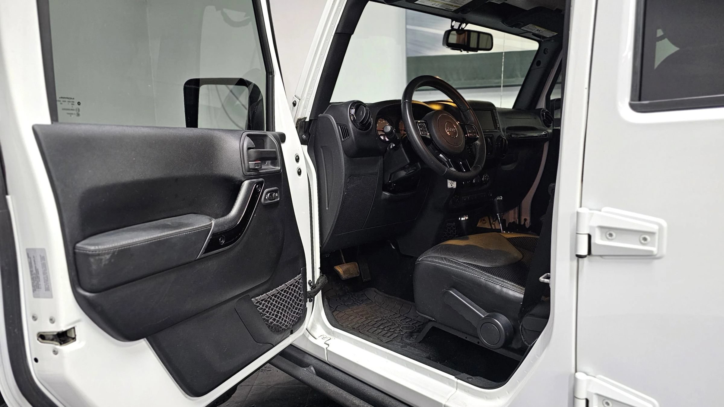 Used 2017 Jeep Wrangler Unlimited Sahara AWD/4WD image 10