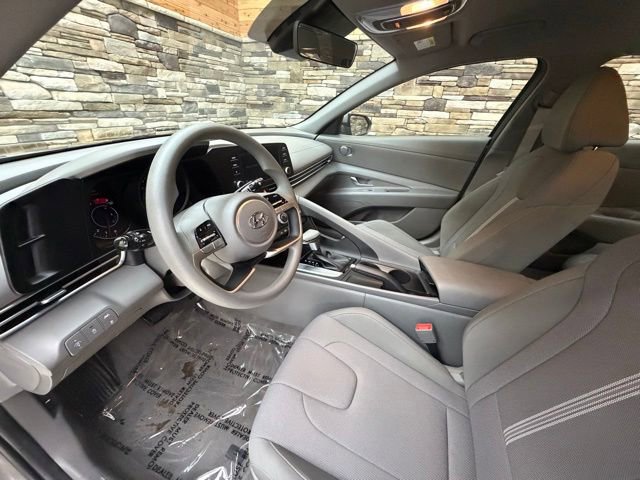 Used 2023 Hyundai Elantra SE FWD image 10