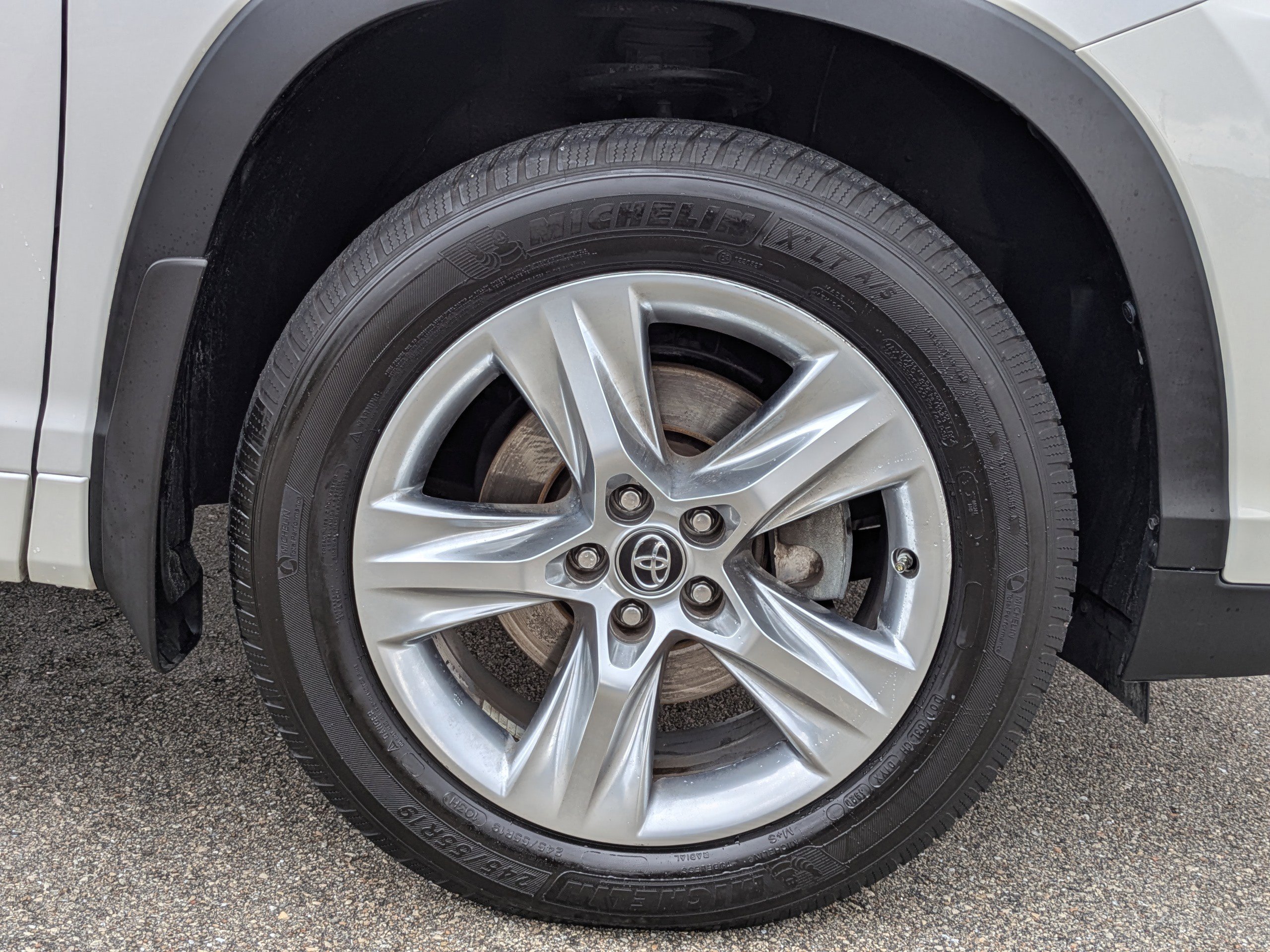 Used 2017 Toyota Highlander Limited image 12