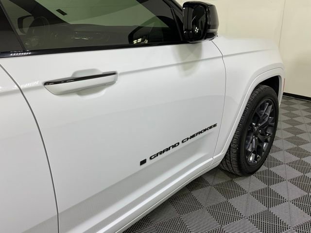 Used 2024 Jeep Grand Cherokee L Summit image 7