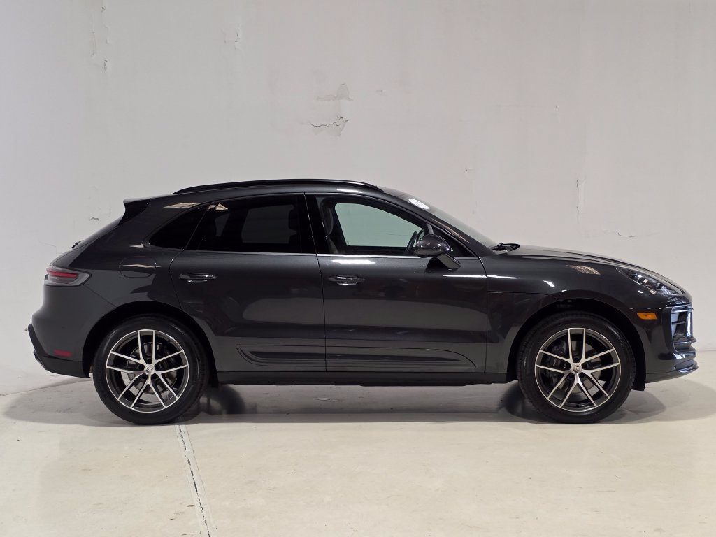 Certified 2026 Porsche Macan AWD/4WD image 2