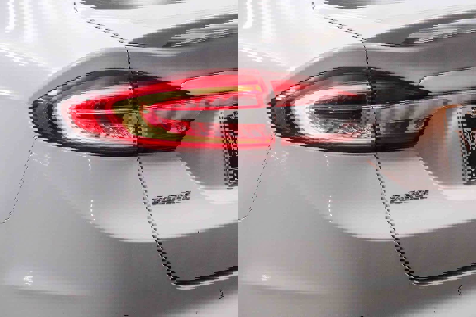 Used 2018 Ford Fusion SE w/ Equipment Group 201A image 7