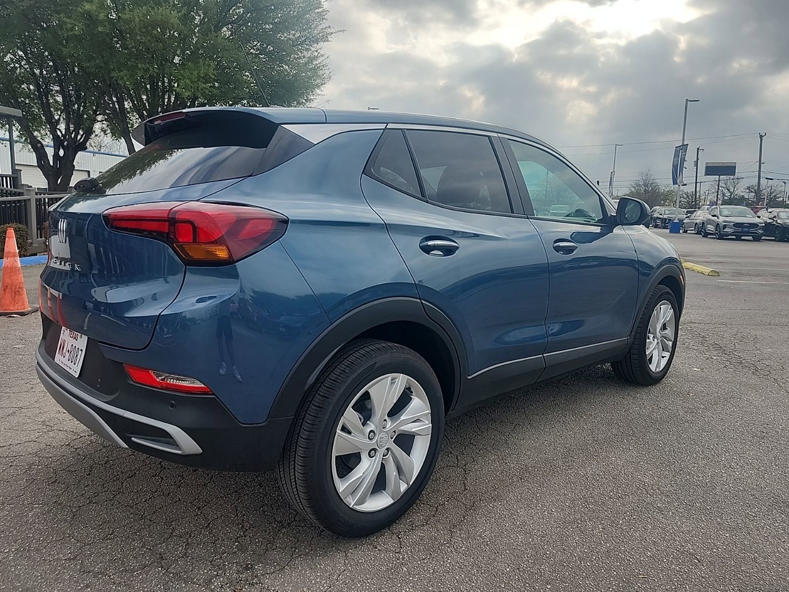 Used 2025 Buick Encore GX Preferred w/ Advanced Technology Package image 3