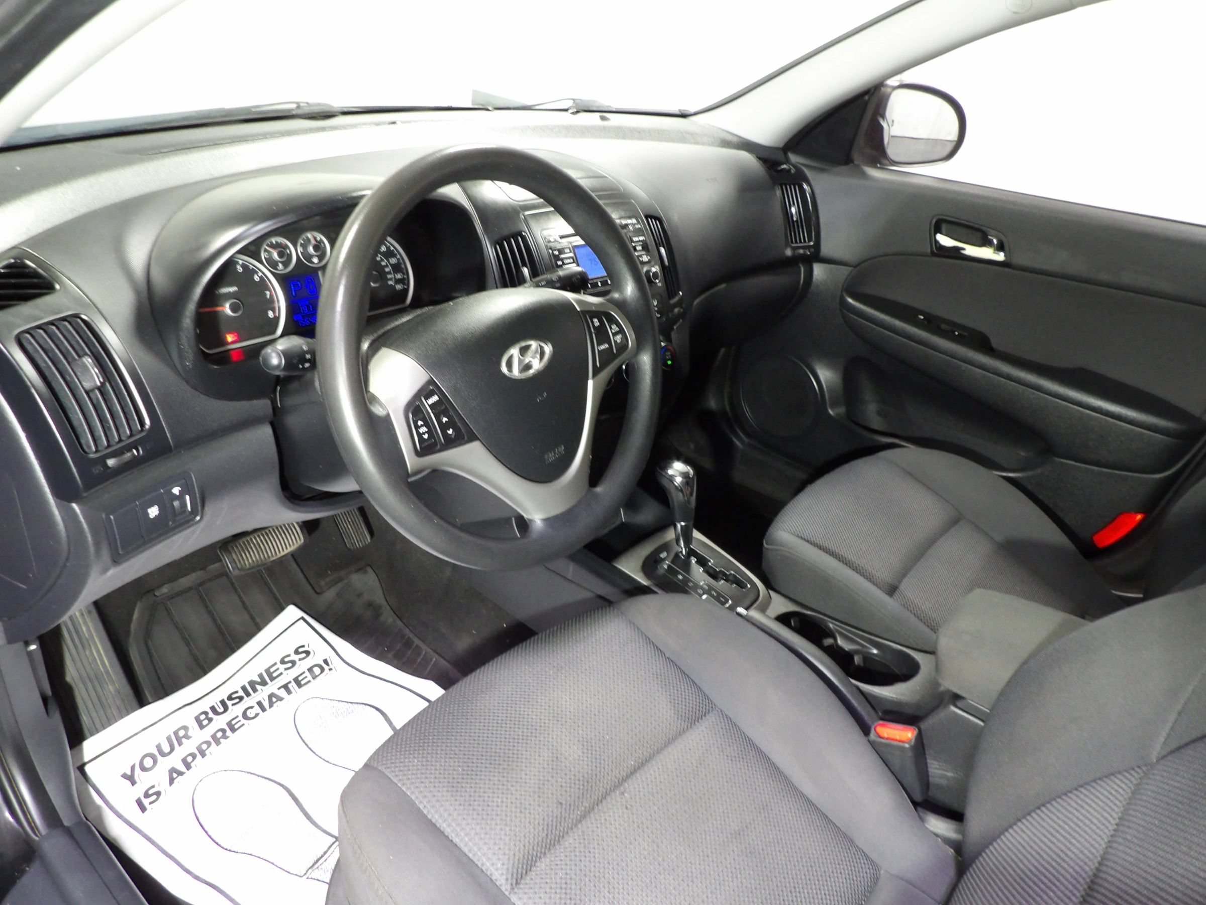 Used 2010 Hyundai Elantra SE FWD image 9