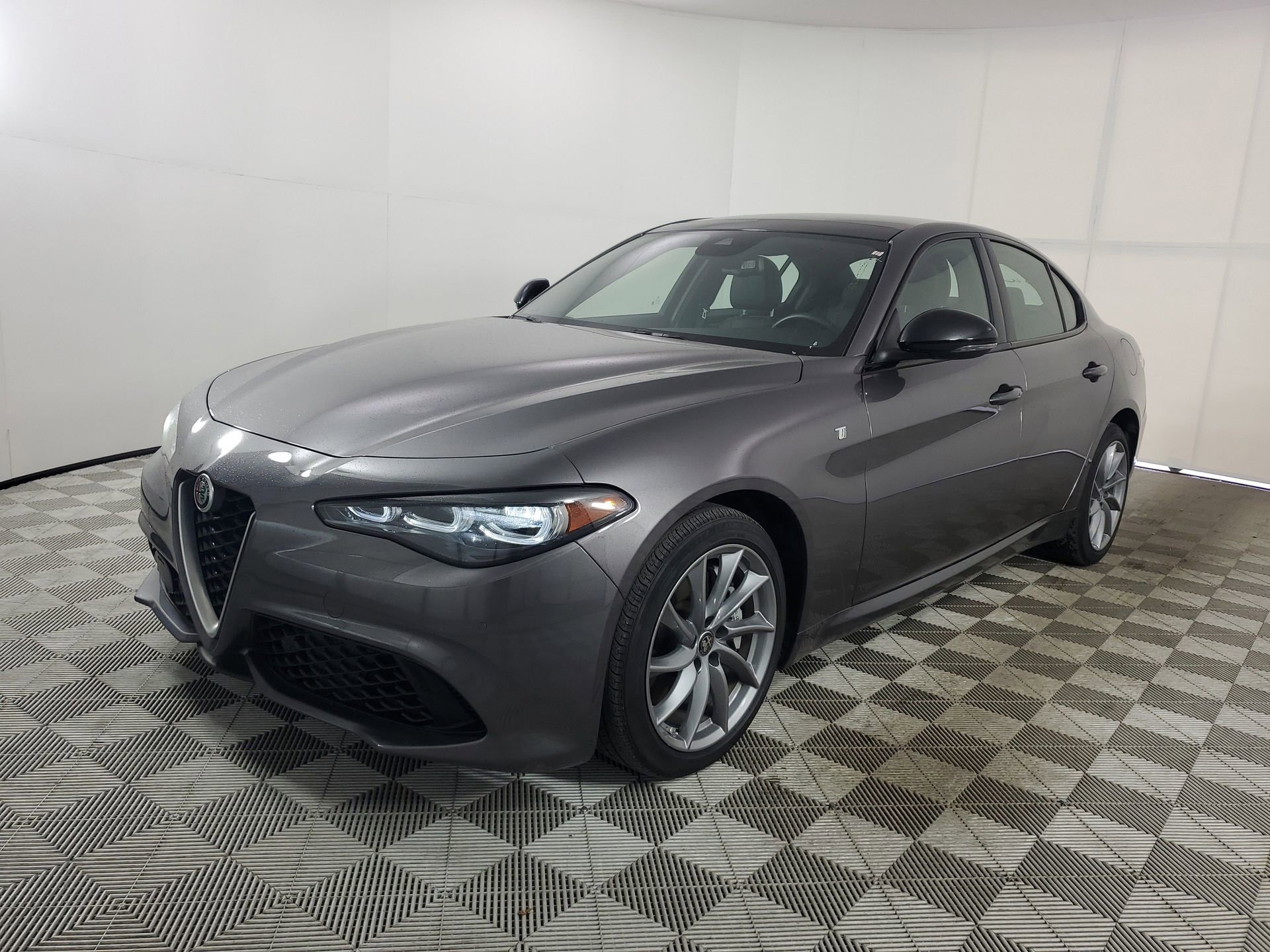 Used 2024 Alfa Romeo Giulia Ti w/ Active Assist Plus Package image 4