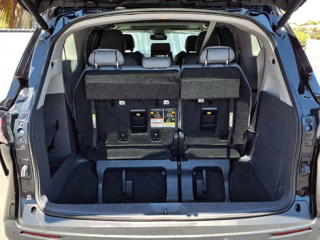 Certified 2024 Toyota Sienna XLE FWD image 7