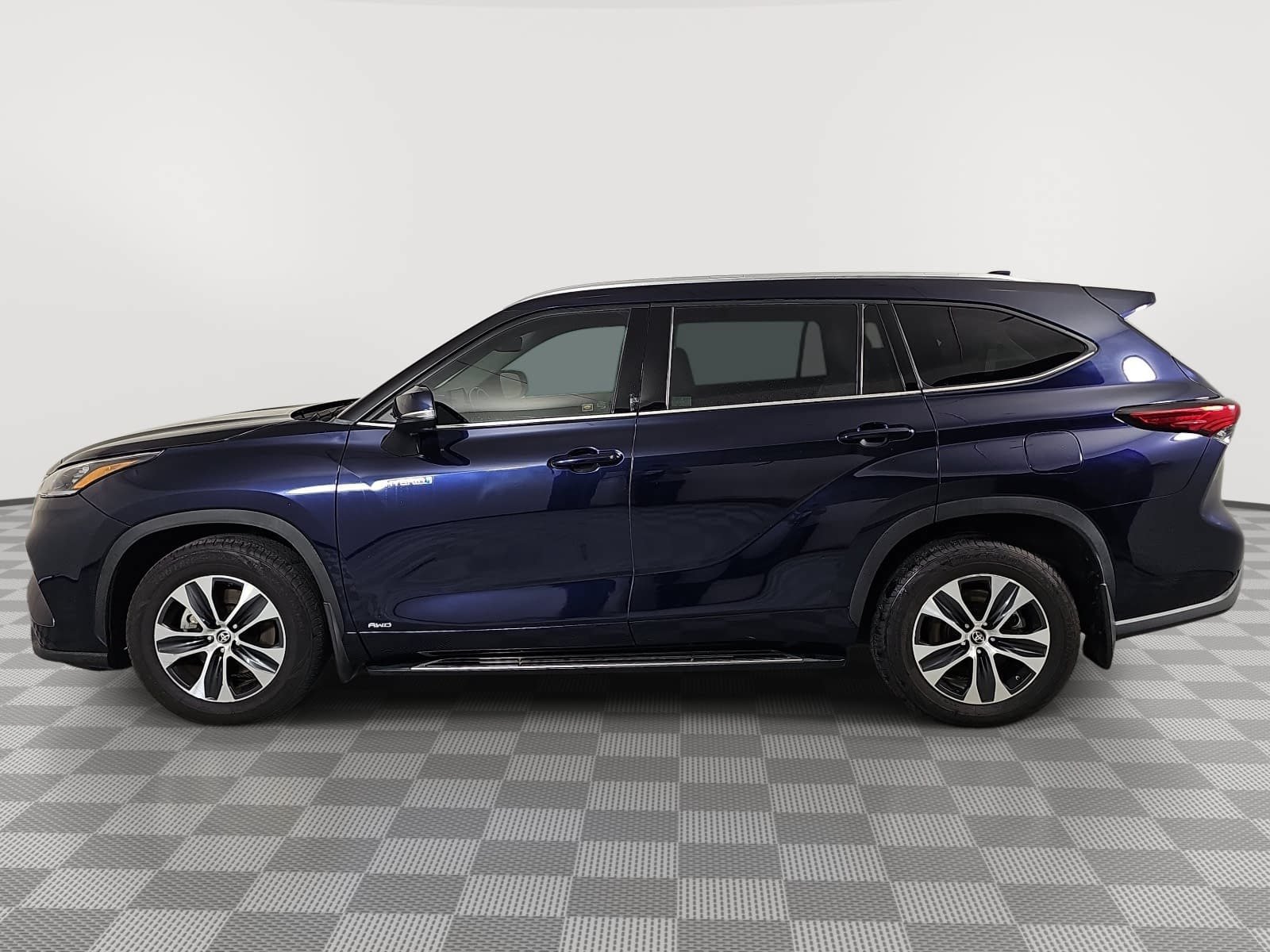 Used 2020 Toyota Highlander XLE AWD/4WD image 5