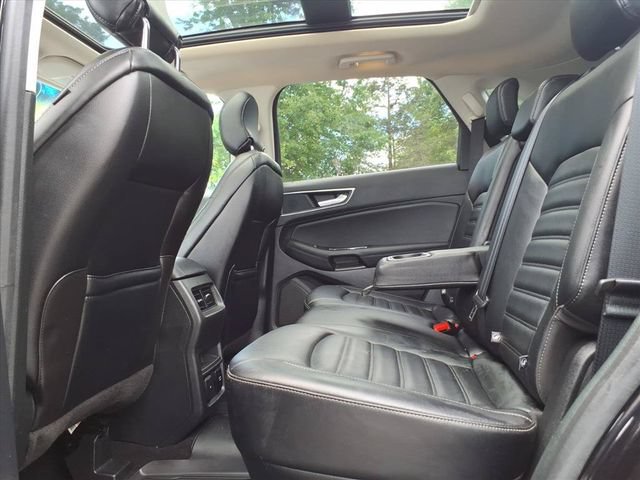 Used 2019 Ford Edge SEL w/ Equipment Group 201A AWD/4WD image 16
