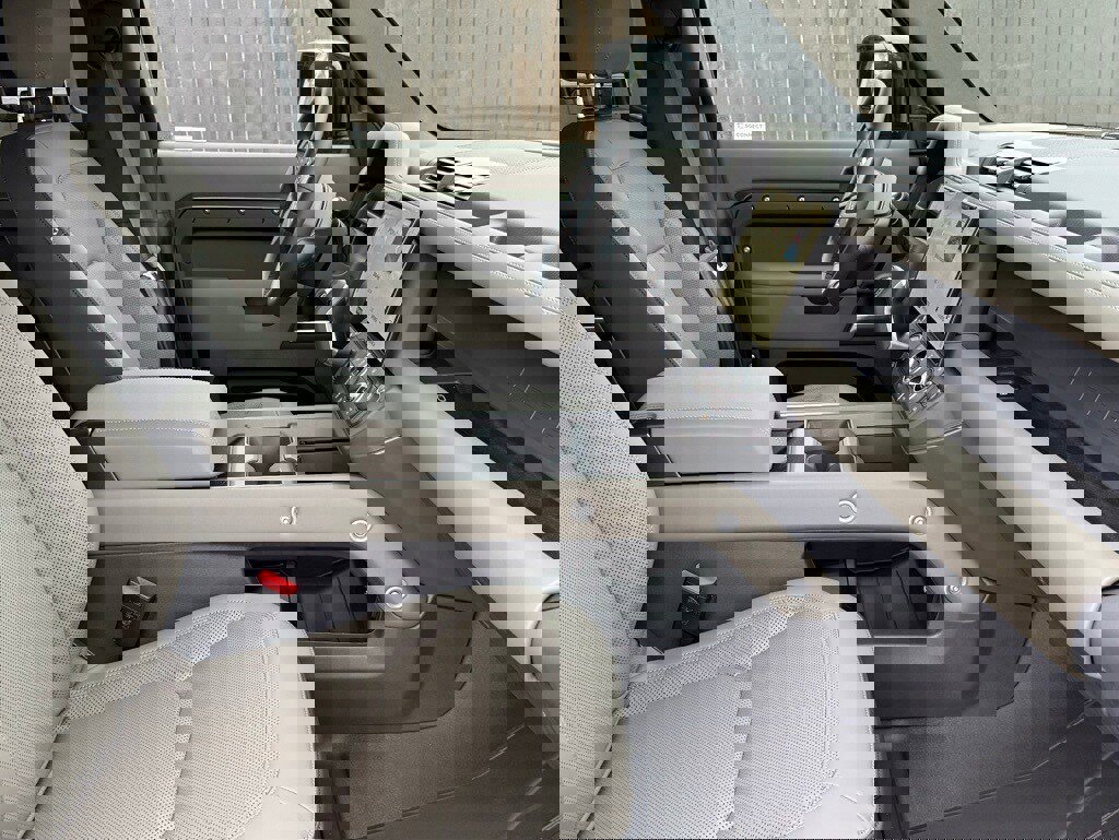 New 2026 Land Rover Defender 110 X-Dynamic SE image 12