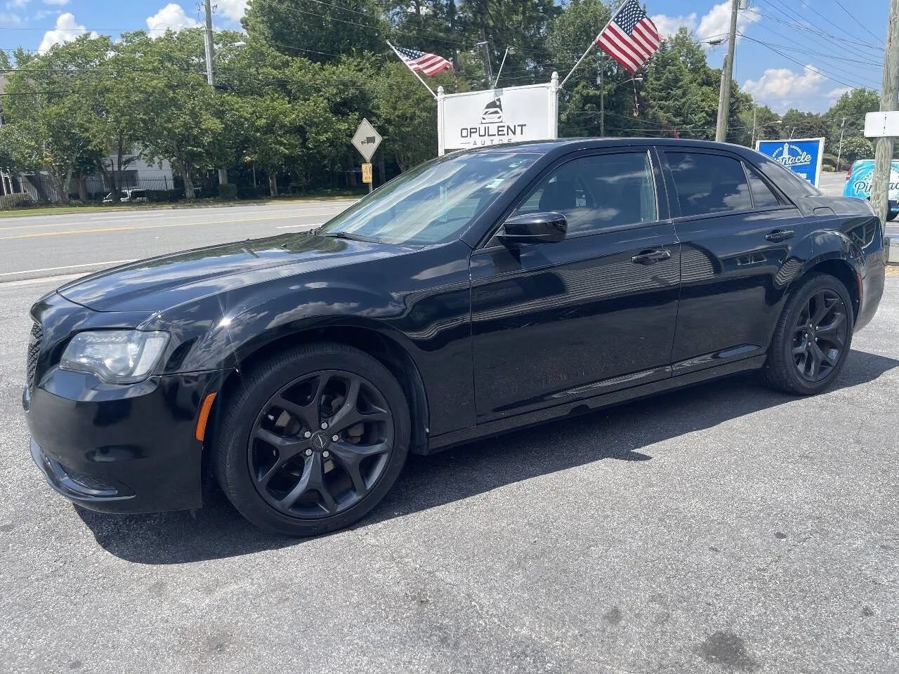 Used 2020 Chrysler 300 Touring w/ Sport Appearance Package RWD image 4