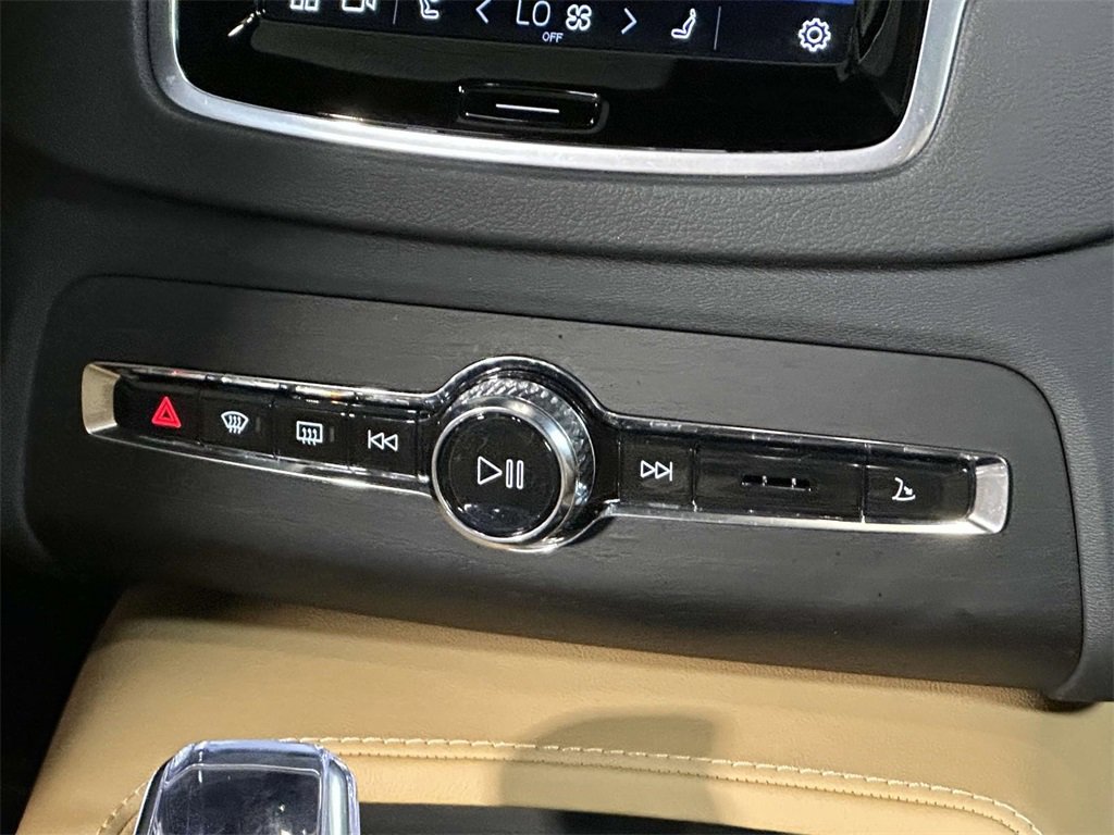 Used 2025 Volvo XC90 T8 Ultra w/ Protection Package Premier image 20