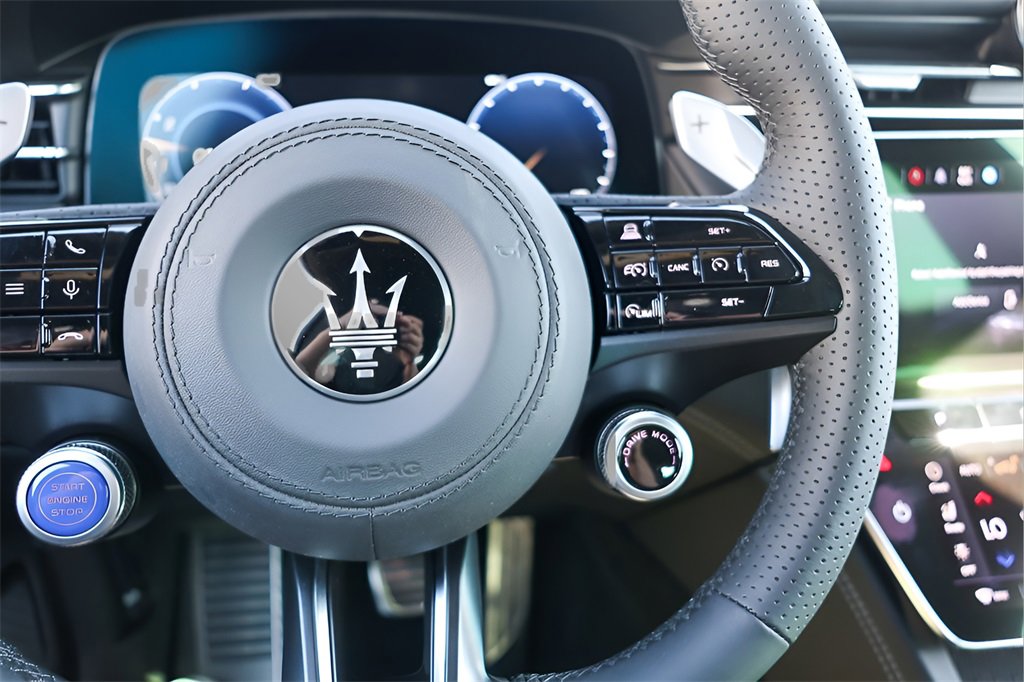 New 2025 Maserati Grecale Modena image 13