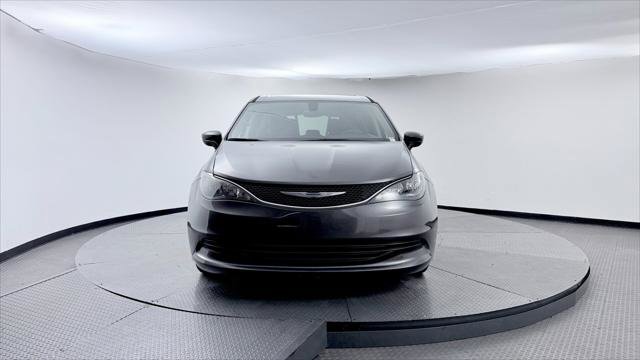 Used 2017 Chrysler Pacifica Touring image 12