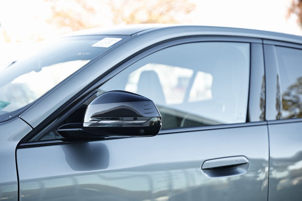 Certified 2025 BMW X2 xDrive28i w/ Technology Package image 11