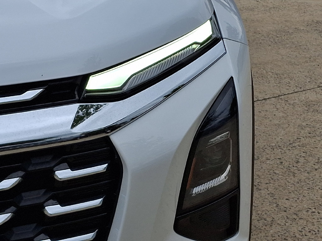 Used 2025 Chevrolet Equinox LT AWD/4WD image 9