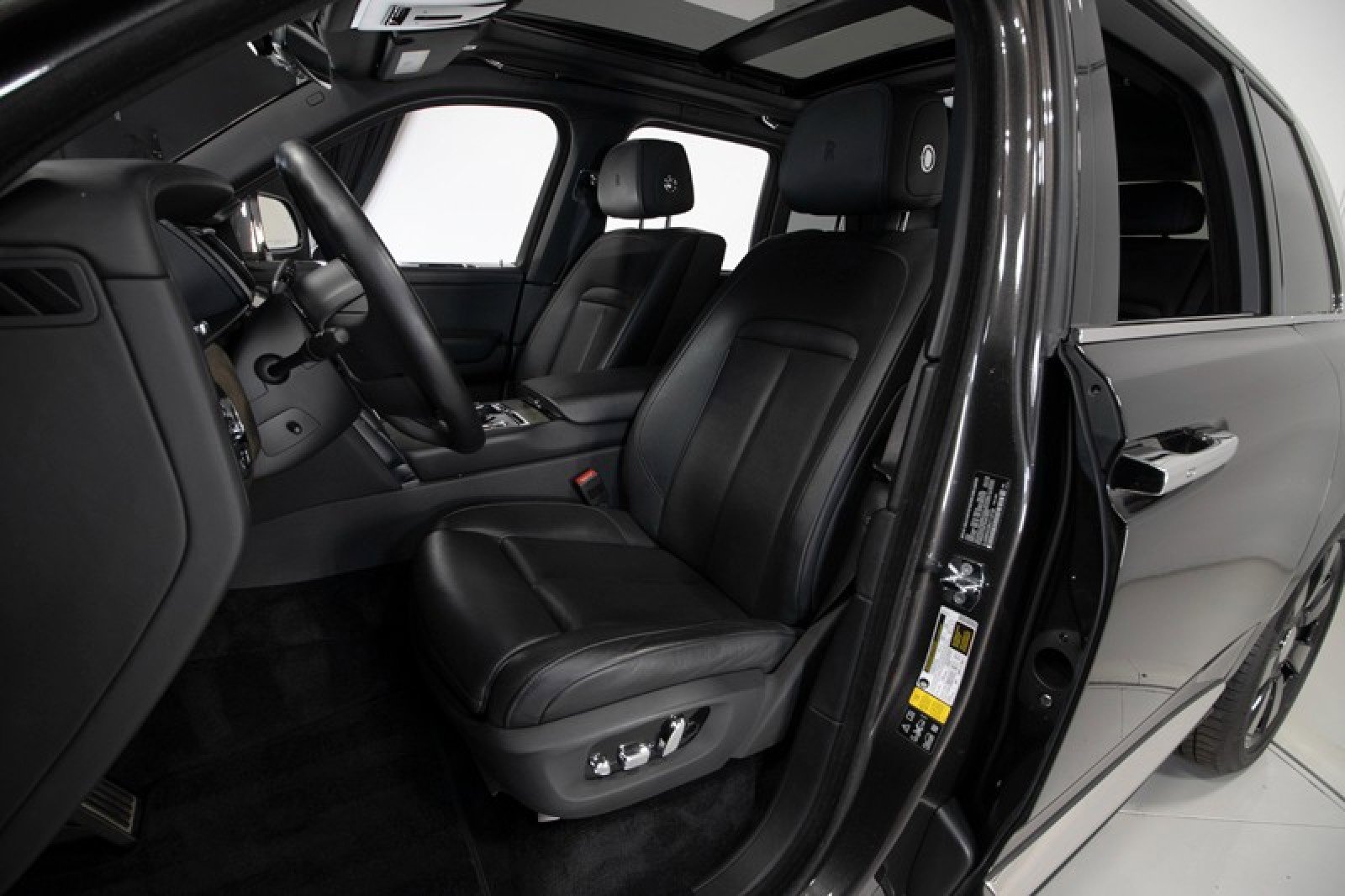 Used 2019 Rolls-Royce Cullinan image 39