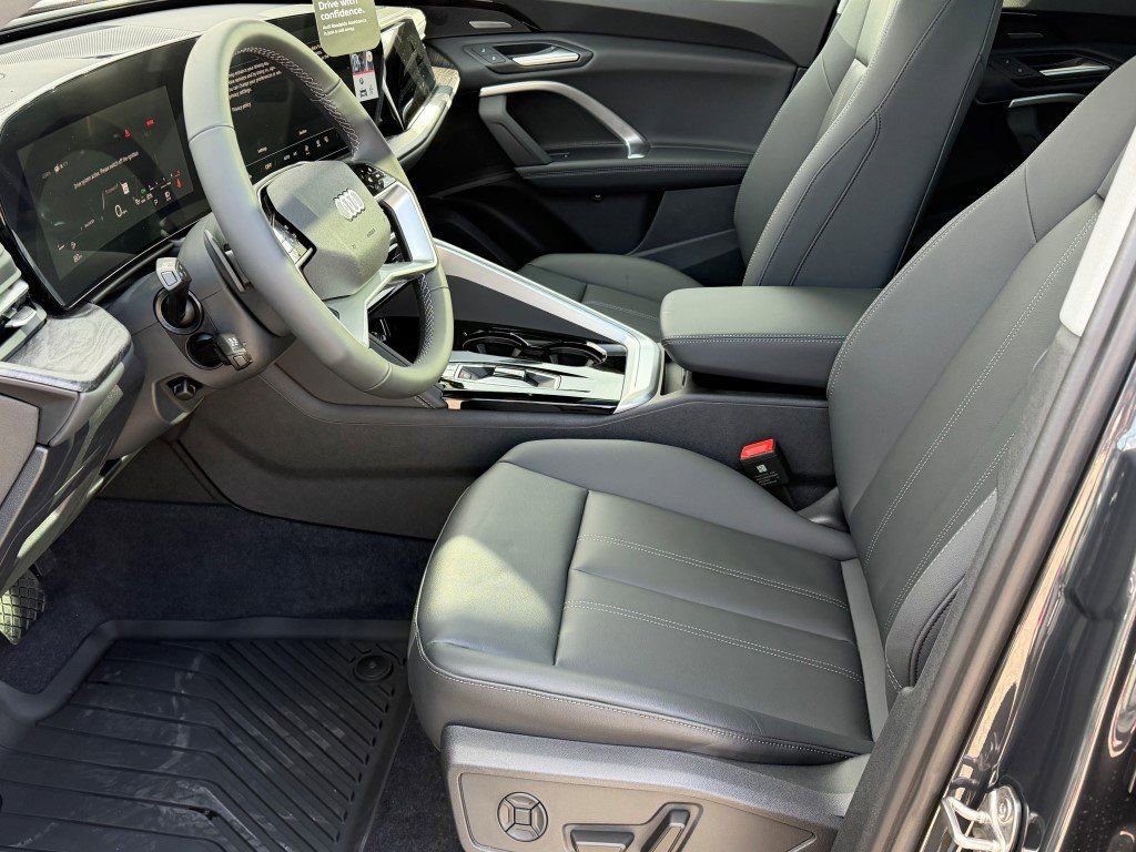 New 2025 Audi Q5 2.0T Premium Plus image 18
