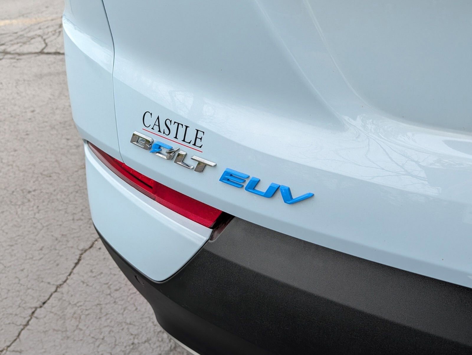 Used 2023 Chevrolet Bolt EUV Premier w/ Sun & Sound Package FWD image 15