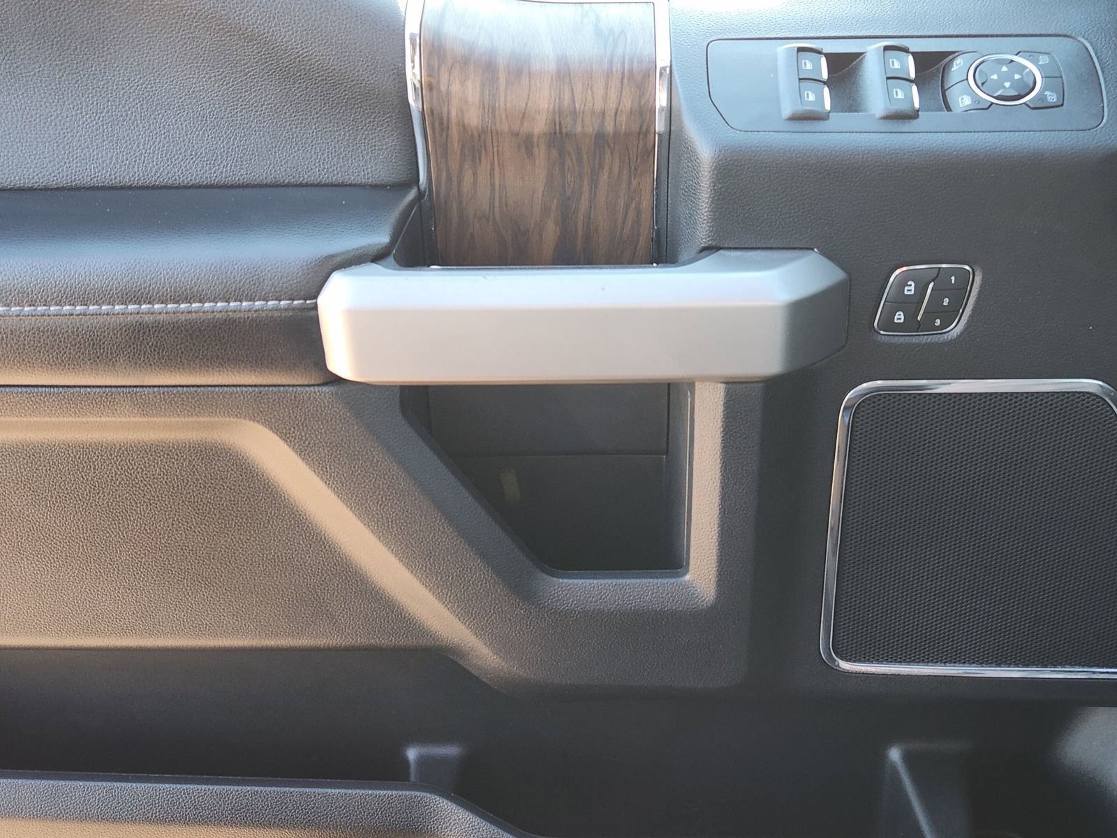 Used 2020 Ford F150 Lariat image 26