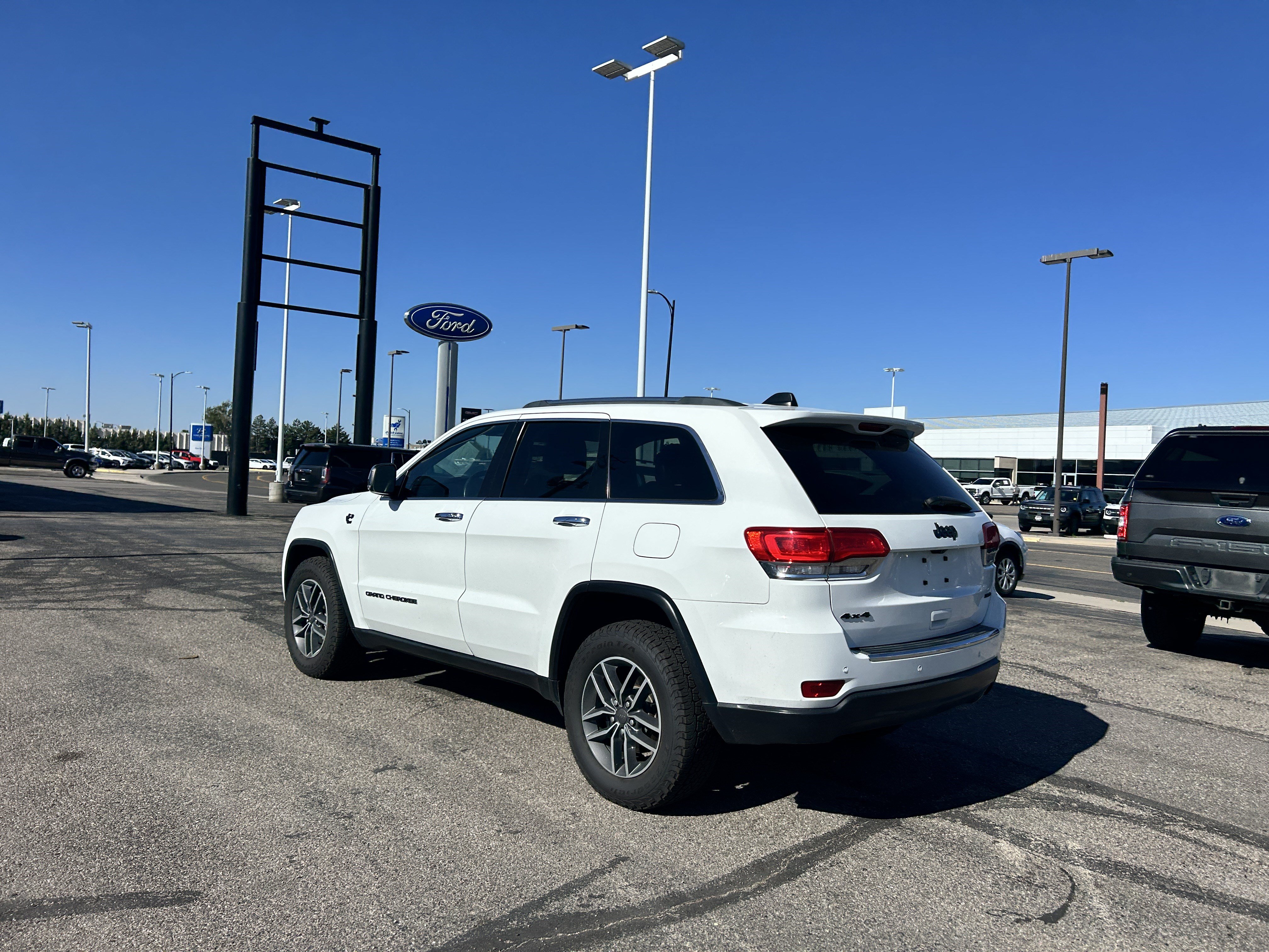 Used 2019 Jeep Grand Cherokee Limited AWD/4WD image 3
