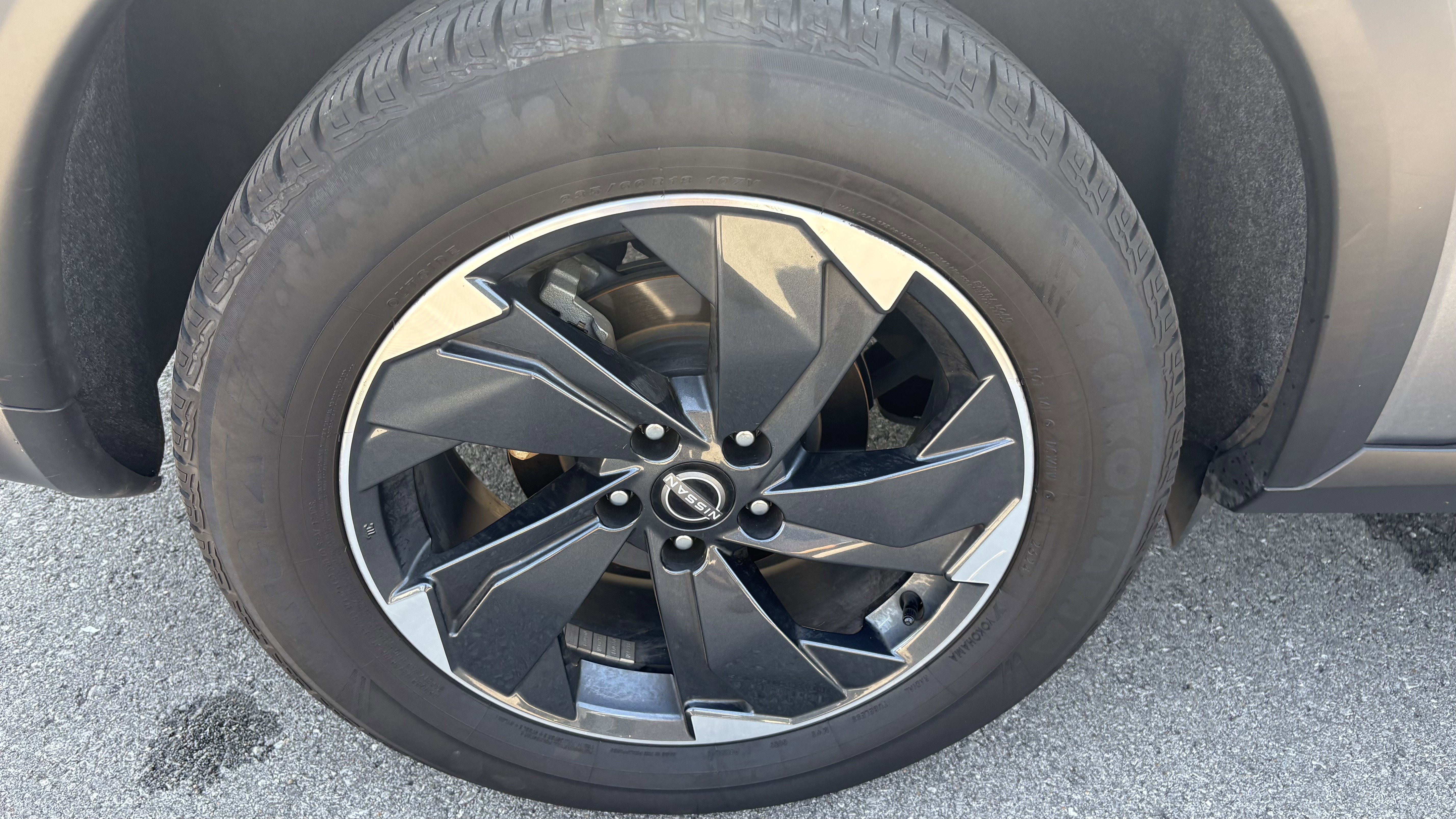 Used 2024 Nissan Rogue SV image 14