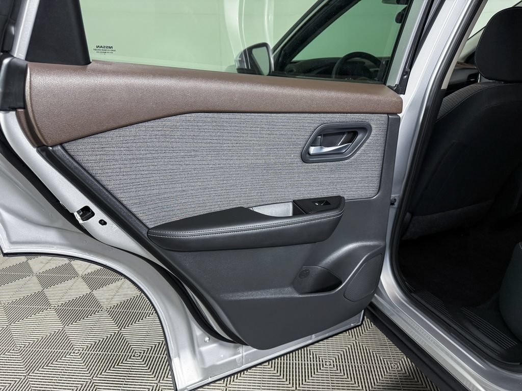Certified 2023 Nissan Rogue SV FWD image 39
