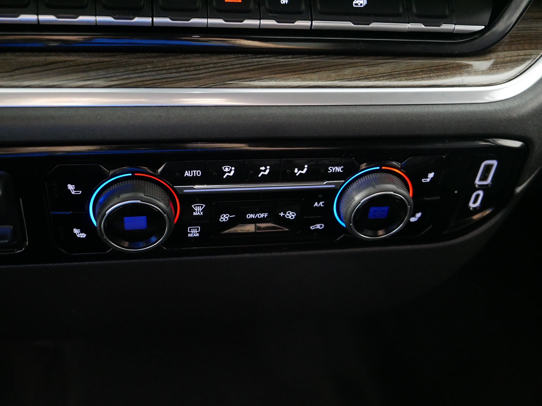 Used 2022 Chevrolet Silverado 1500 LT AWD/4WD image 23