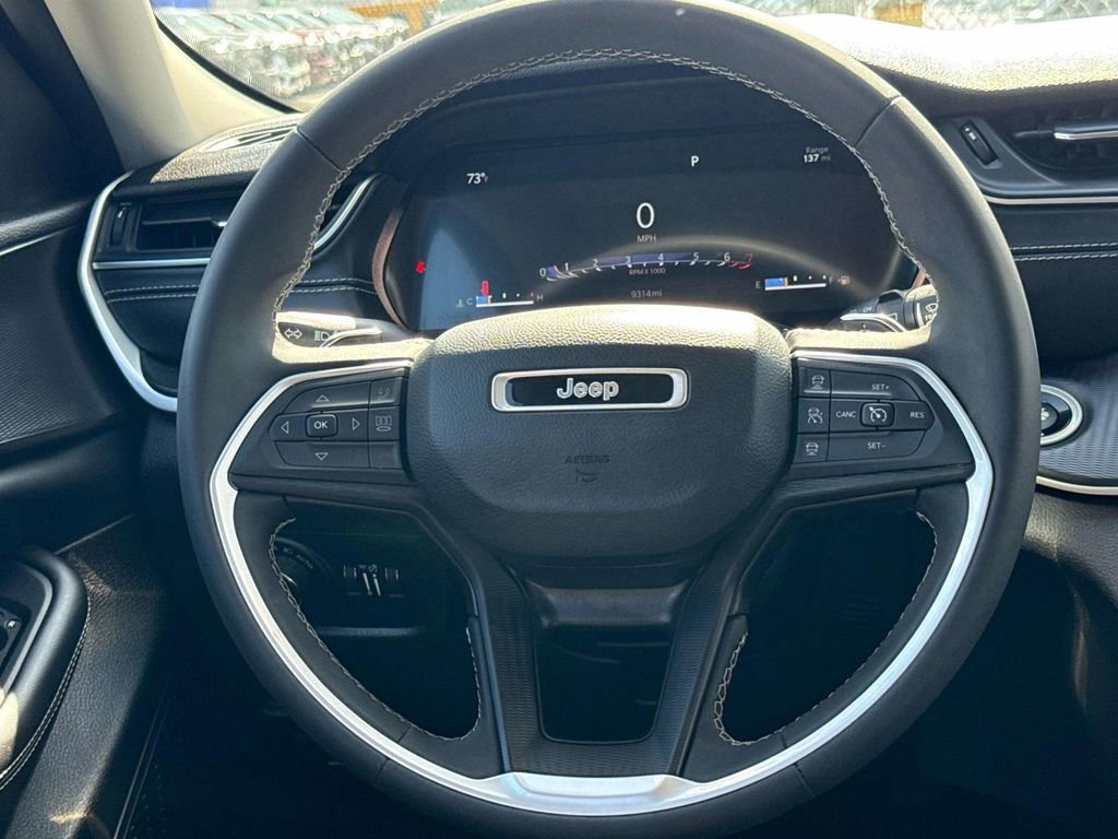 Used 2023 Jeep Grand Cherokee L Laredo AWD/4WD image 16