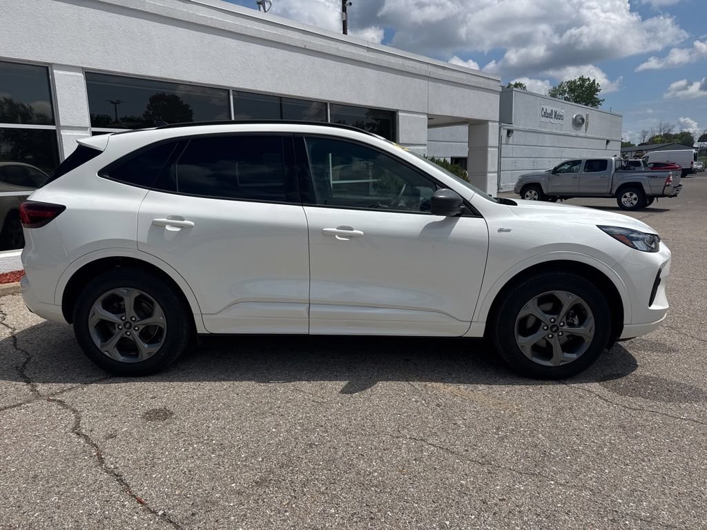 Used 2024 Ford Escape ST-Line w/ Tech Pack #1 AWD/4WD image 2