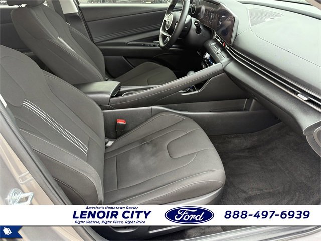 Used 2023 Hyundai Elantra SEL w/ Convenience Package image 17