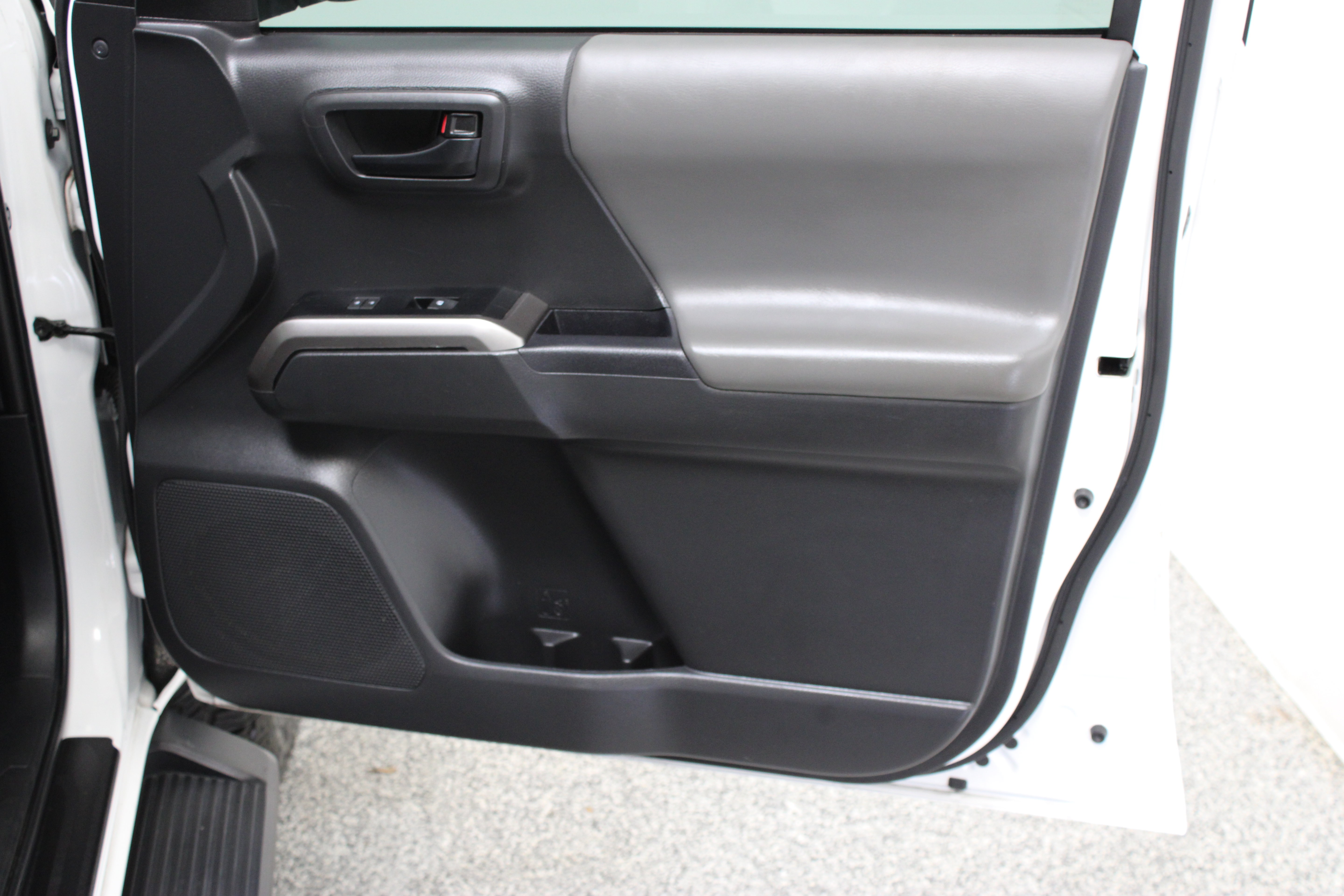 Used 2023 Toyota Tacoma SR5 RWD image 32