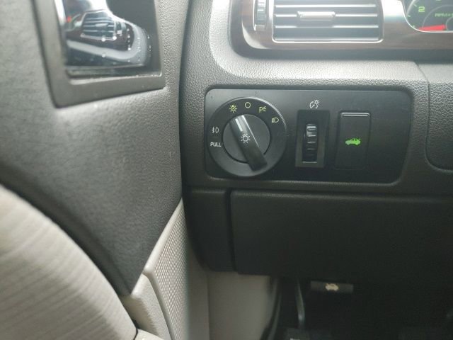 Used 2008 Ford Taurus SEL image 32