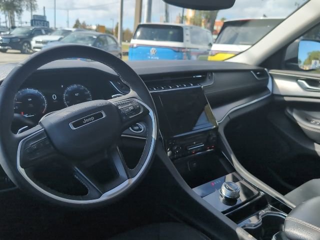 Used 2023 Jeep Grand Cherokee L Laredo image 8