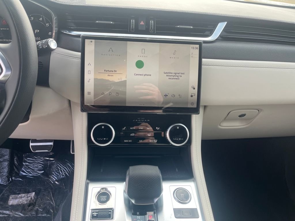 New 2026 Jaguar F-PACE SVR image 16