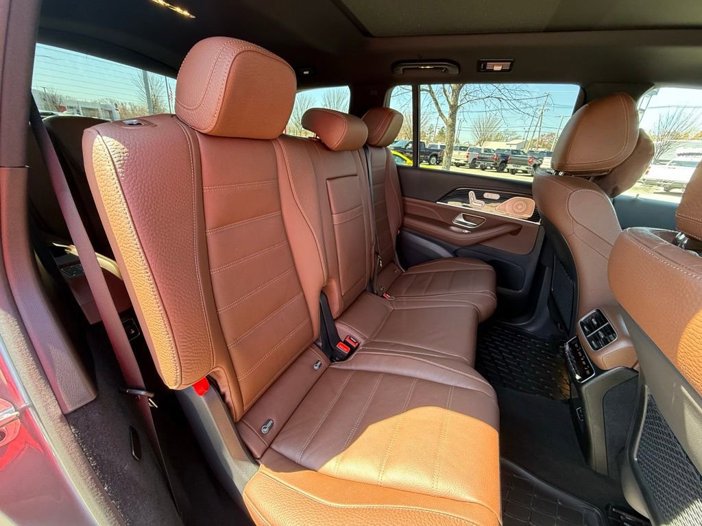 Used 2025 Mercedes-Benz GLS 580 4MATIC image 29