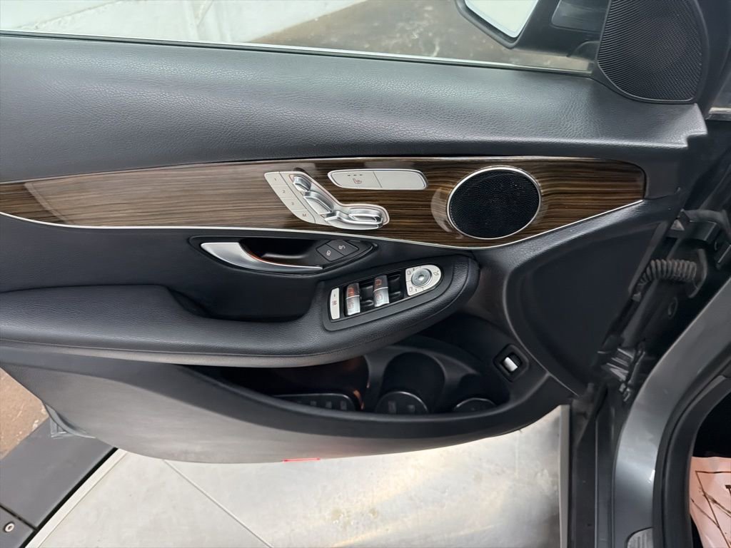 Used 2019 Mercedes-Benz GLC 300 4MATIC image 15