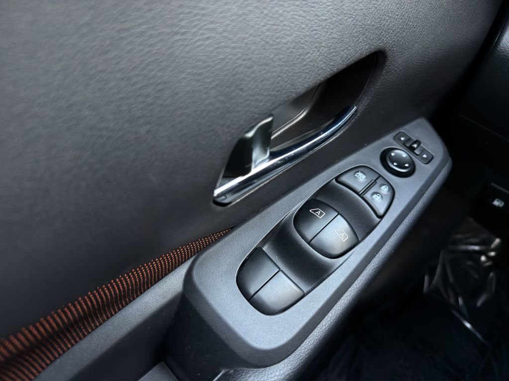 Used 2024 Nissan Kicks SR image 11