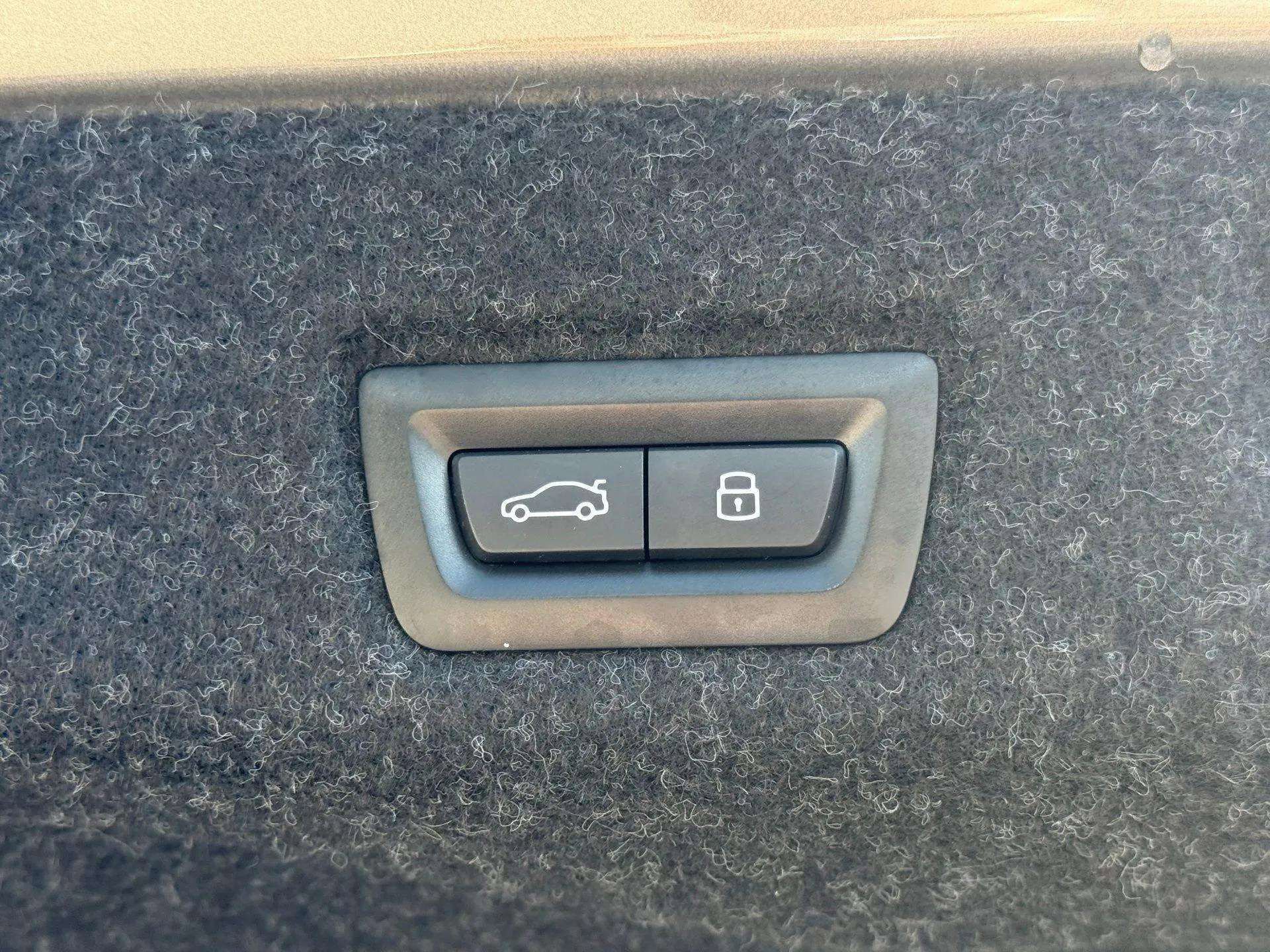 Used 2024 BMW 530i xDrive w/ Premium Package image 28