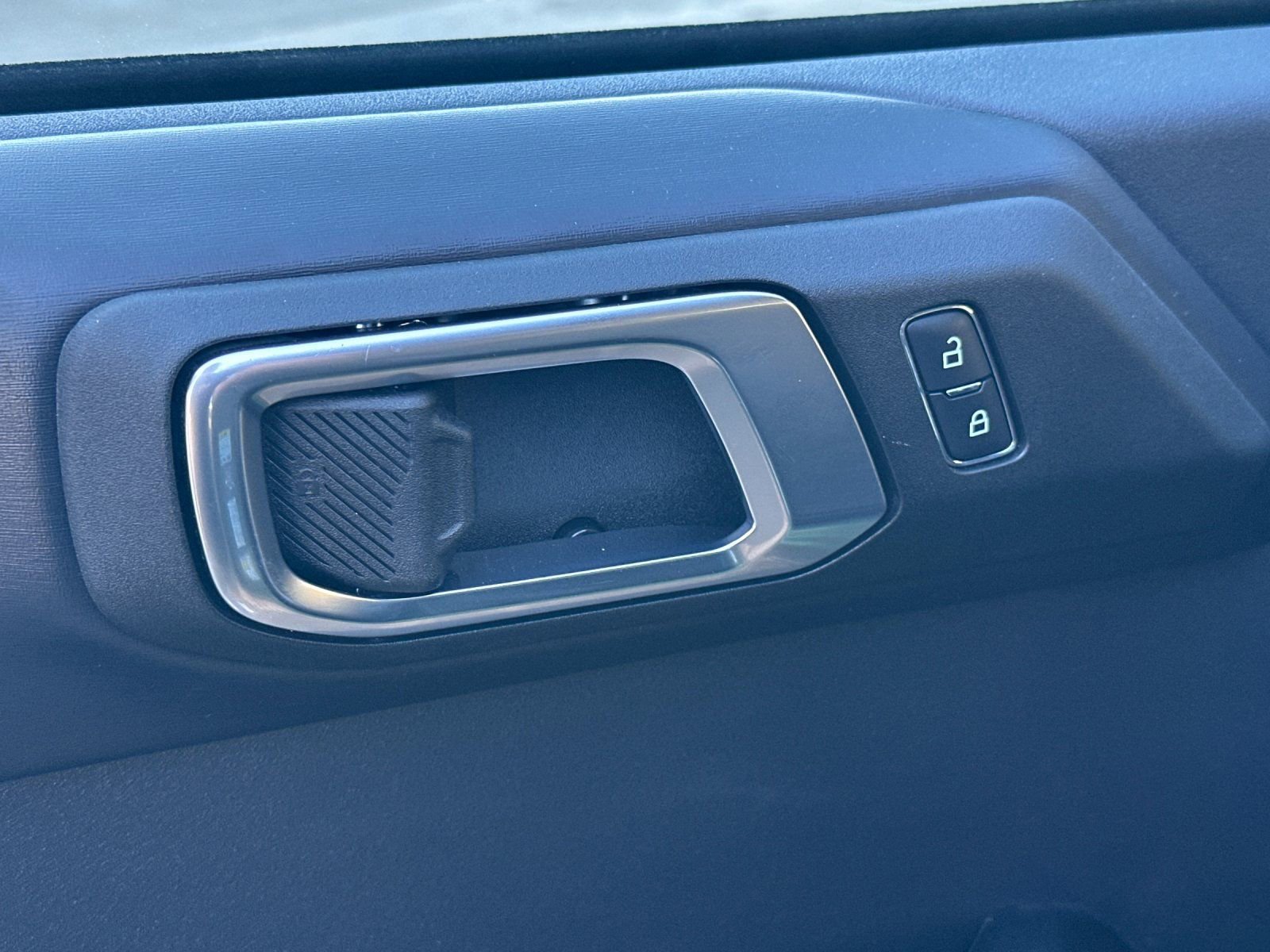 Used 2025 Ford Bronco Badlands image 13