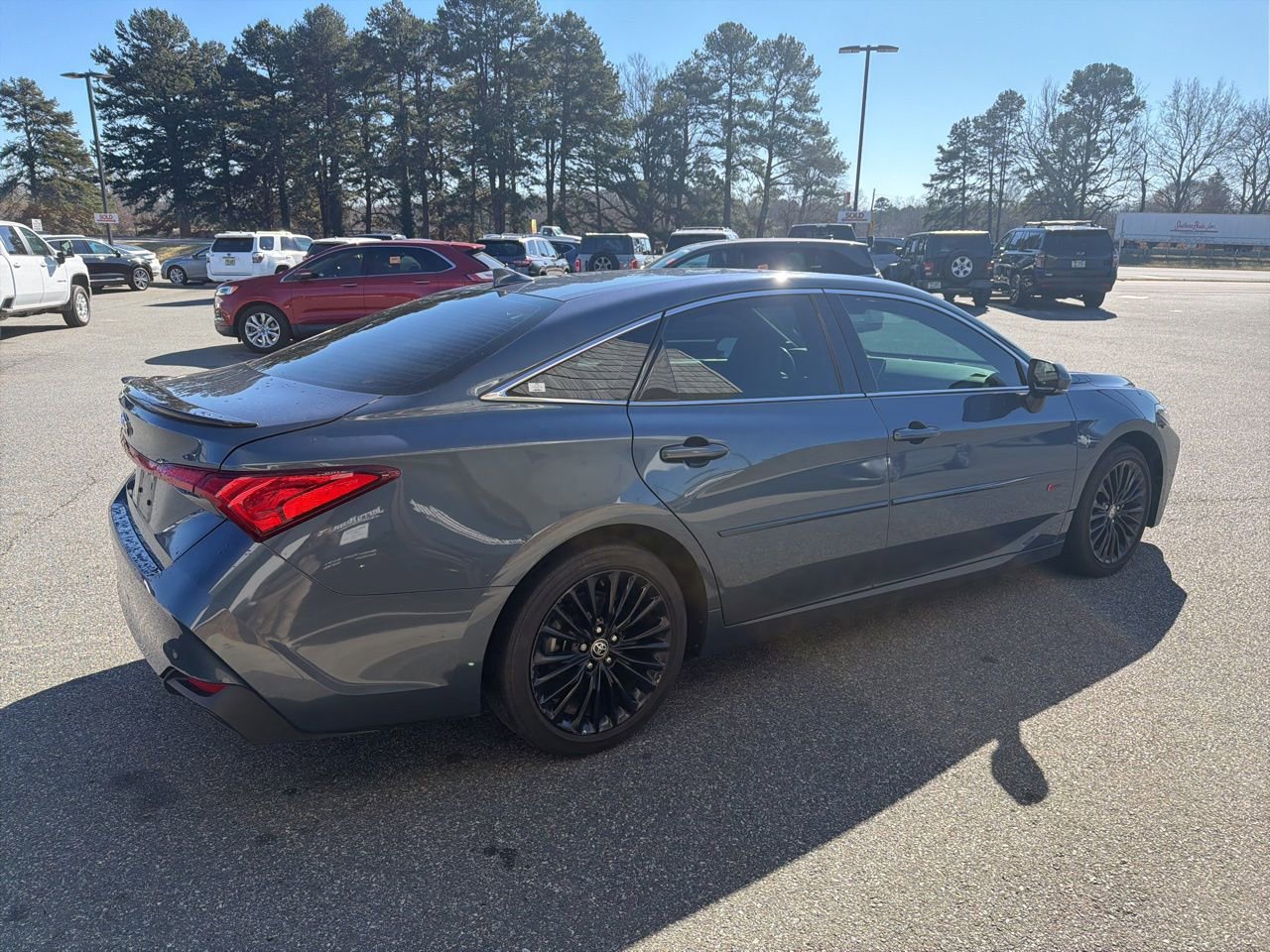 Used 2022 Toyota Avalon Limited image 8