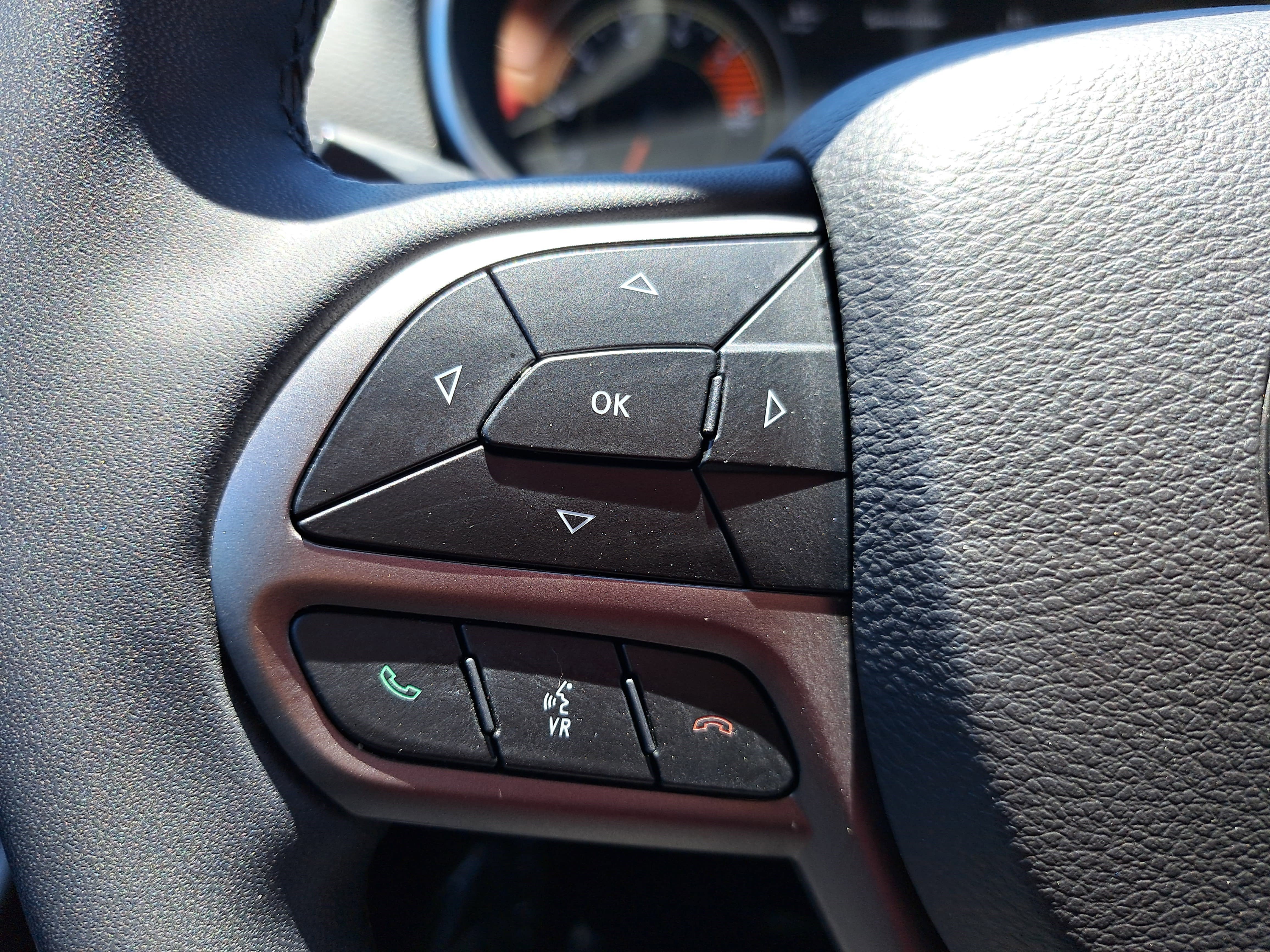 Used 2022 Jeep Cherokee Latitude Lux w/ Sun & Sound Group FWD image 17