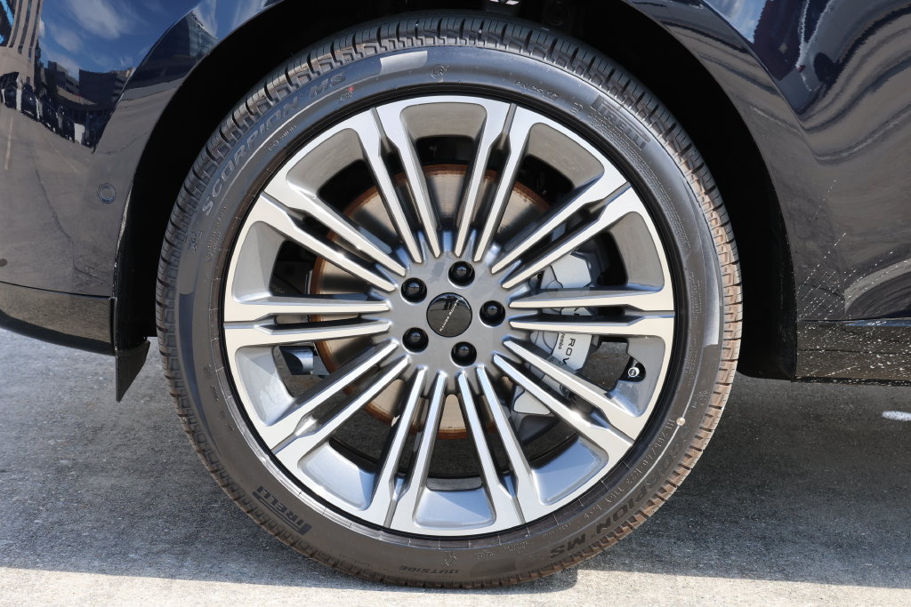 New 2026 Land Rover Range Rover SE AWD/4WD image 8