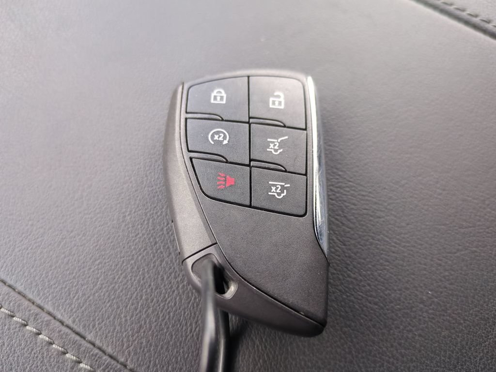 Used 2025 Chevrolet Suburban Z71 AWD/4WD image 36