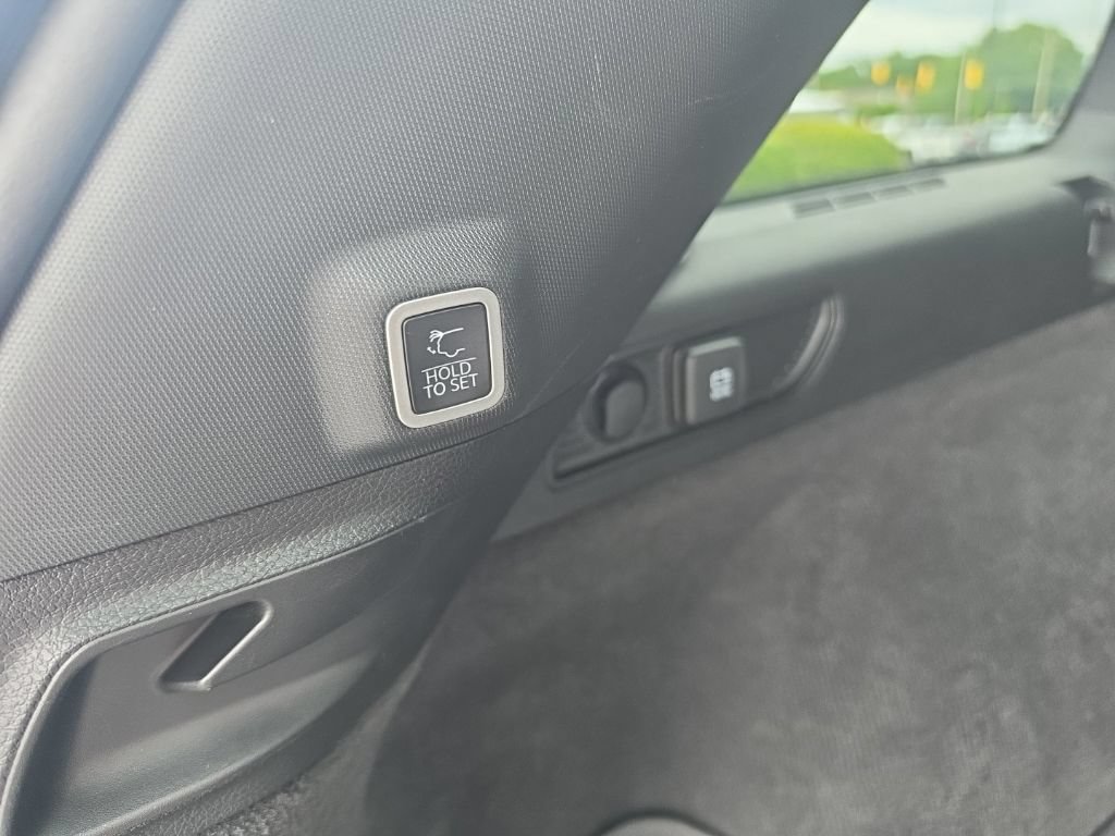 Used 2022 Jeep Grand Cherokee Overland AWD/4WD image 36