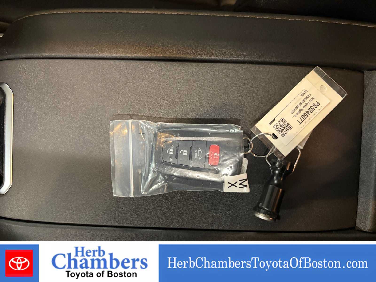 Used 2023 Toyota Highlander XLE AWD/4WD image 8