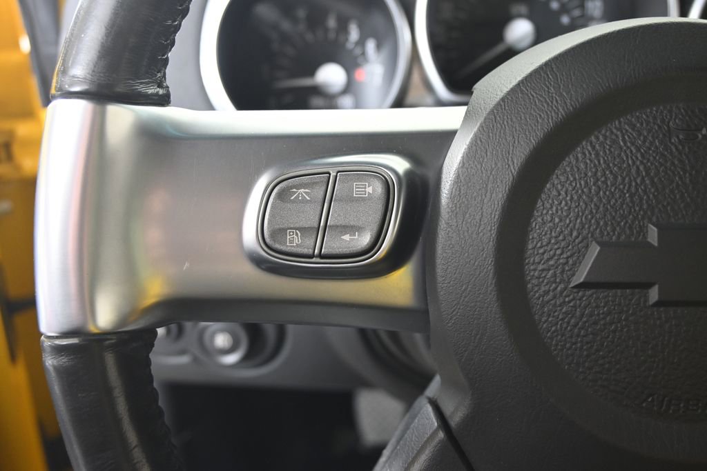 Used 2005 Chevrolet SSR w/ Preferred Equipment Group RWD image 30