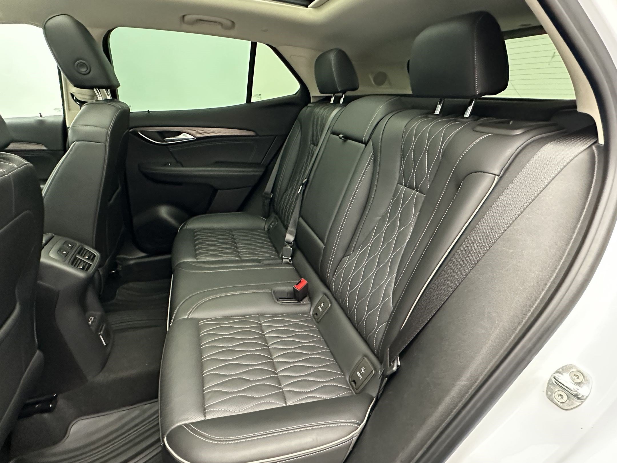 Certified 2022 Buick Envision Avenir w/ Safety Package AWD/4WD image 23