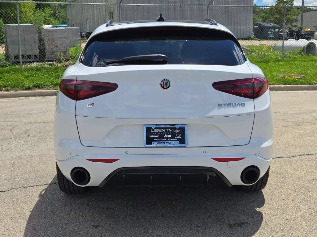 Used 2022 Alfa Romeo Stelvio Veloce AWD/4WD image 14