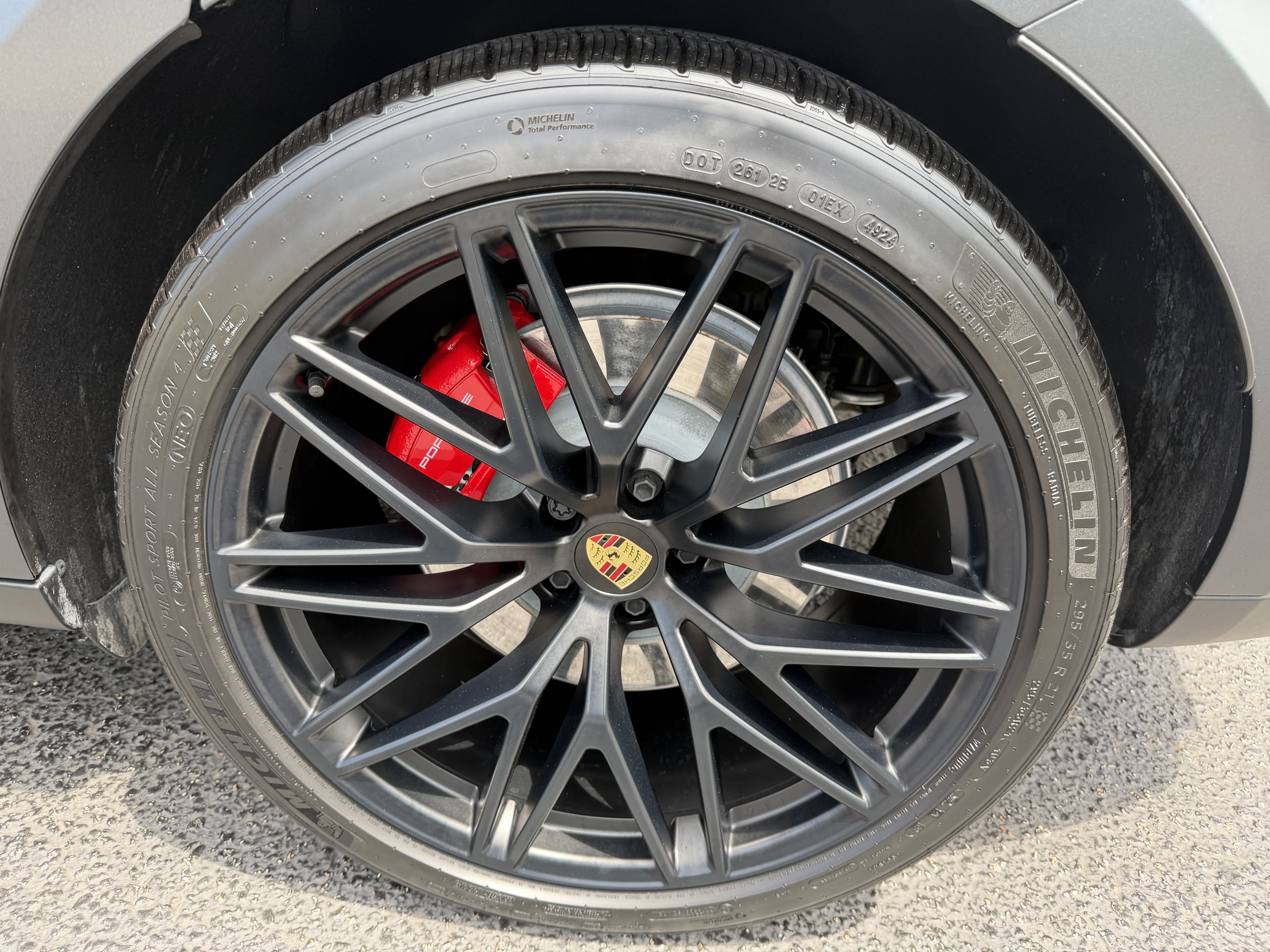 Certified 2025 Porsche Macan GTS AWD/4WD image 9